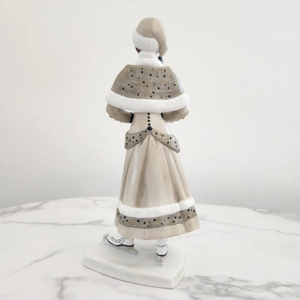 Avon Mrs. Albee 2014 Figurine  Collector’s Edition - Picture 2 of 16